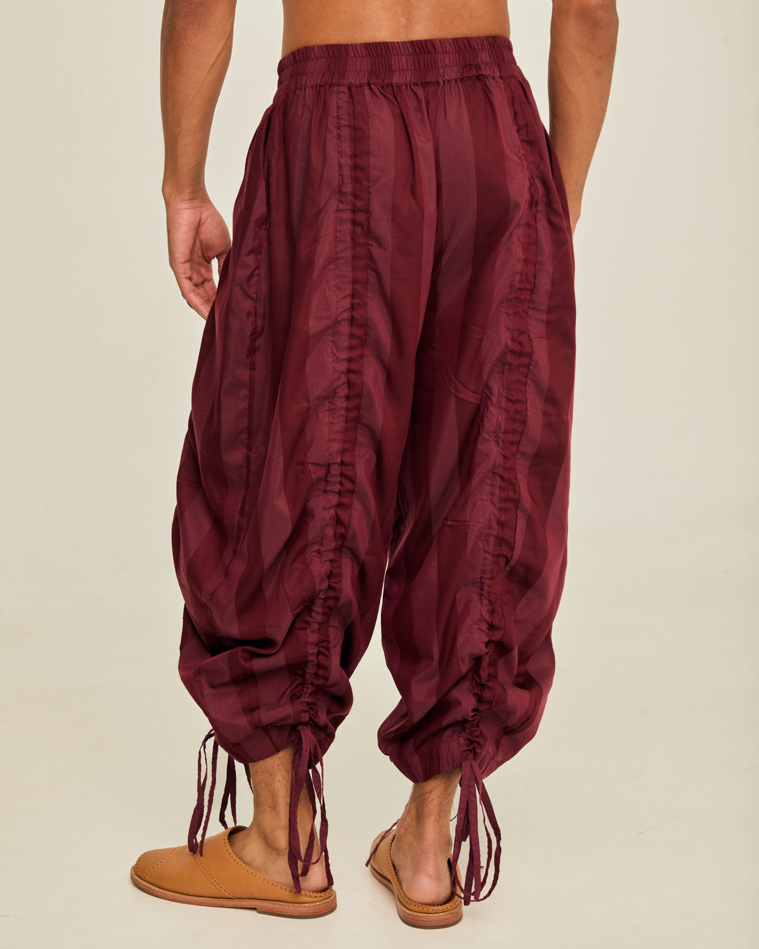 Look Calça Edson Ametista com Camisa Dimitrius Amanteigada
