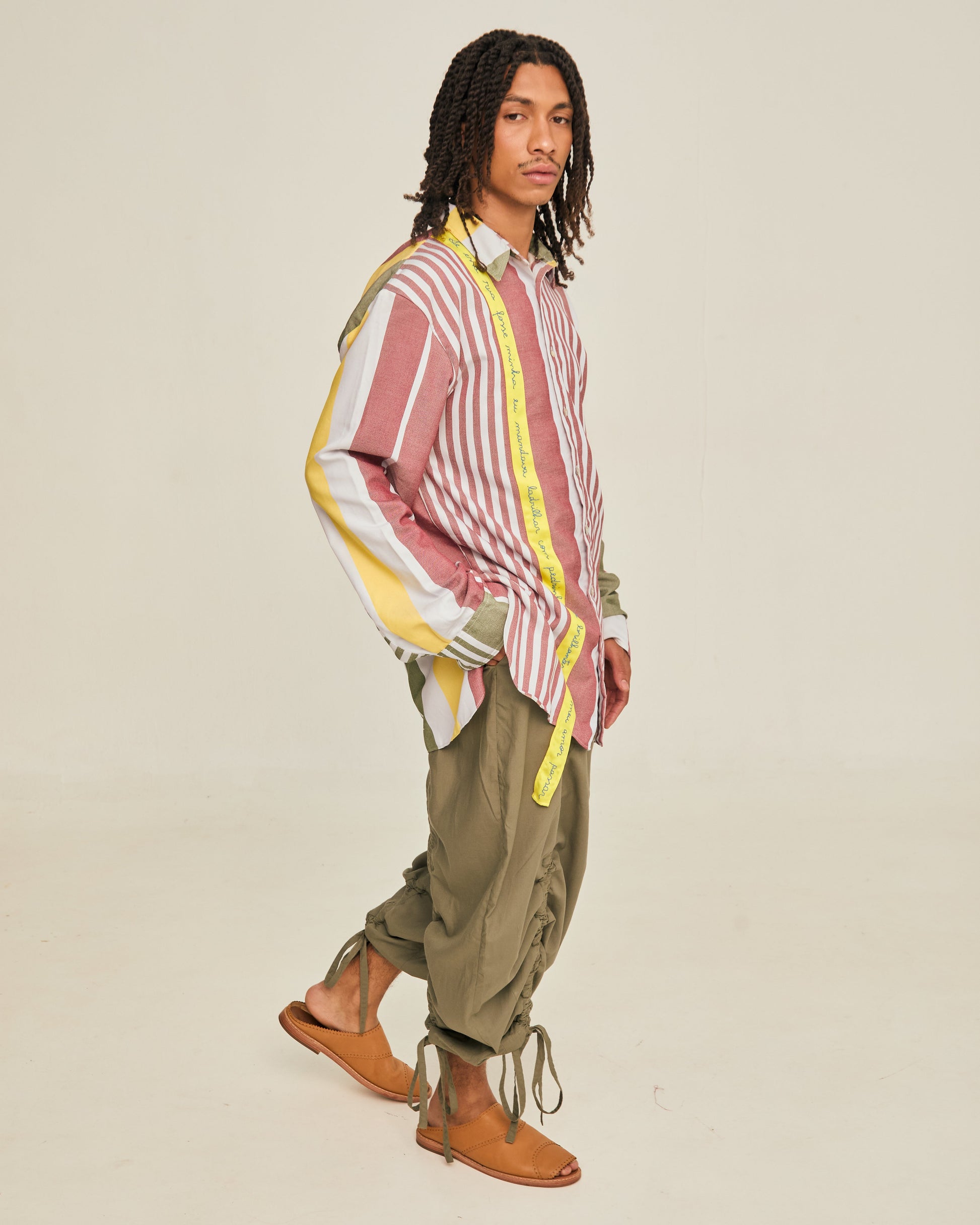 Look Calça Edson Floresta com Camisa Dimitrius Listrado