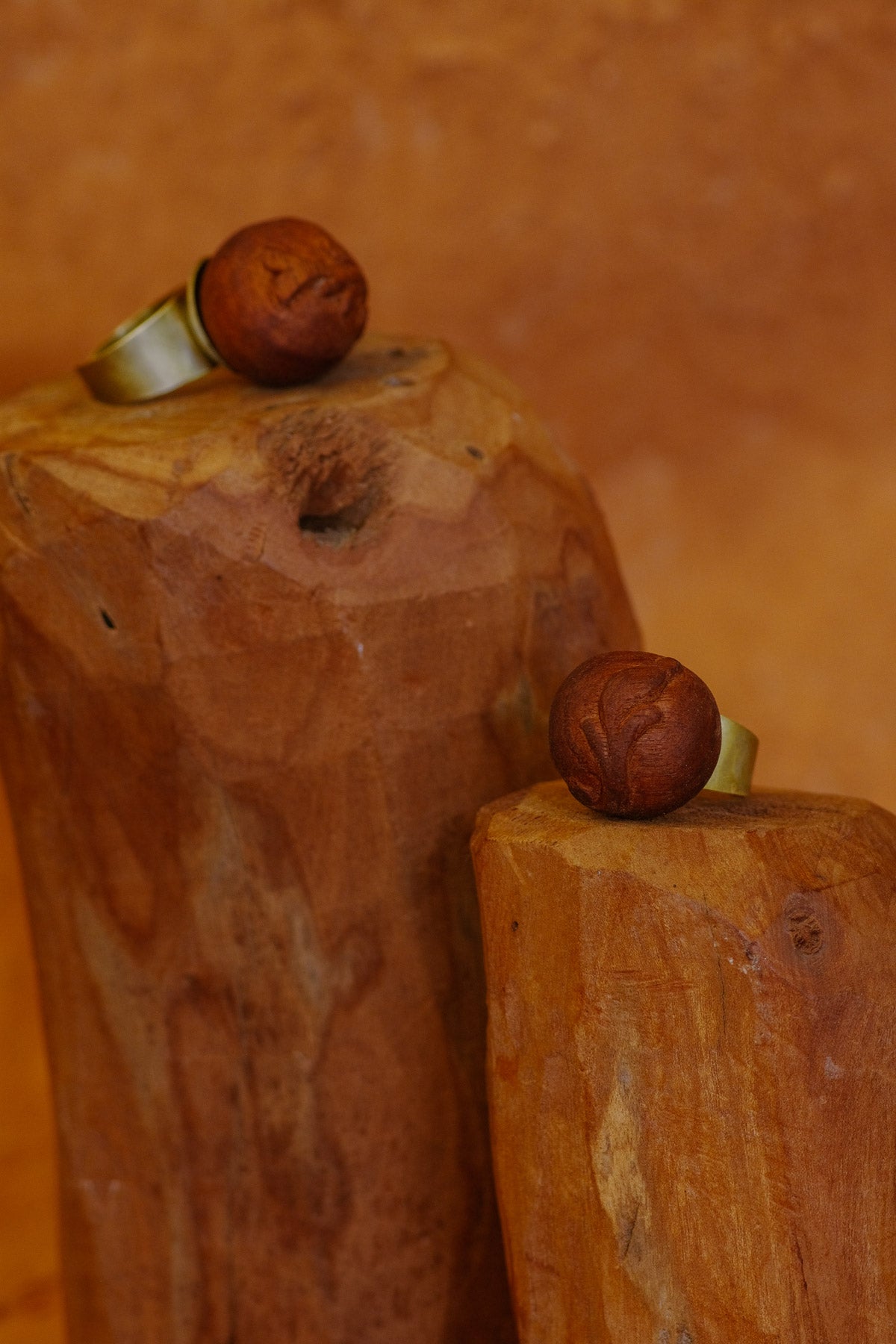 Anel Esfera Esculpido