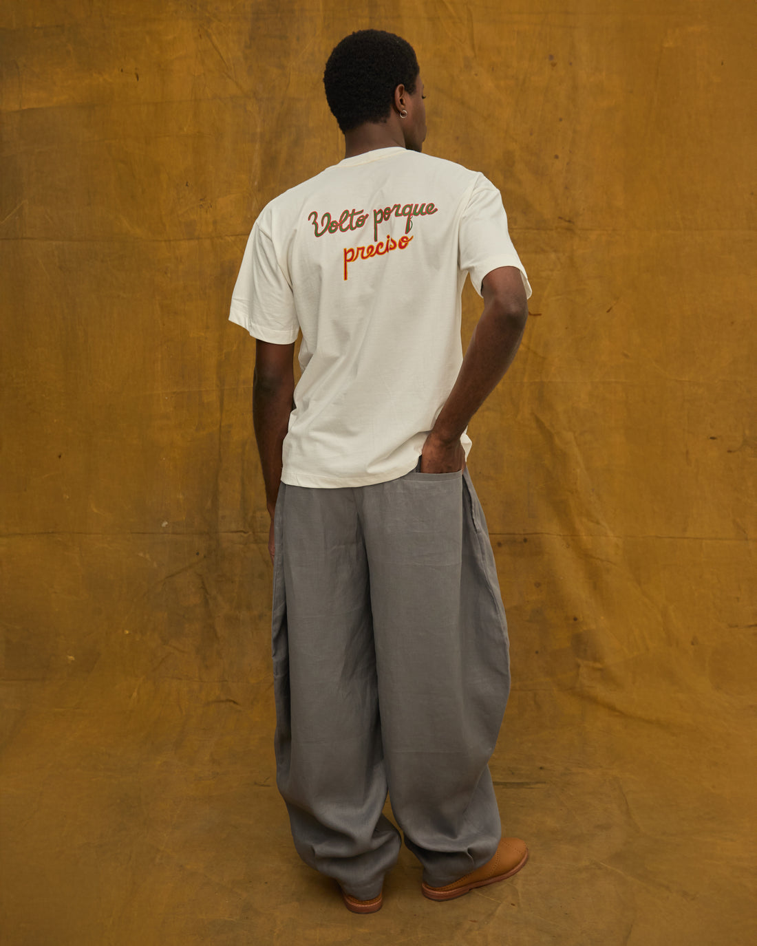 Camiseta Viajo Porque Te Amo